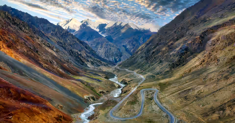 Is a 10-Day Private Luxury Tour of the Karakoram Highway Worth the Cost Compared to a Group Tour