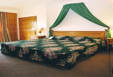 Islamabad Crown Plaza Room