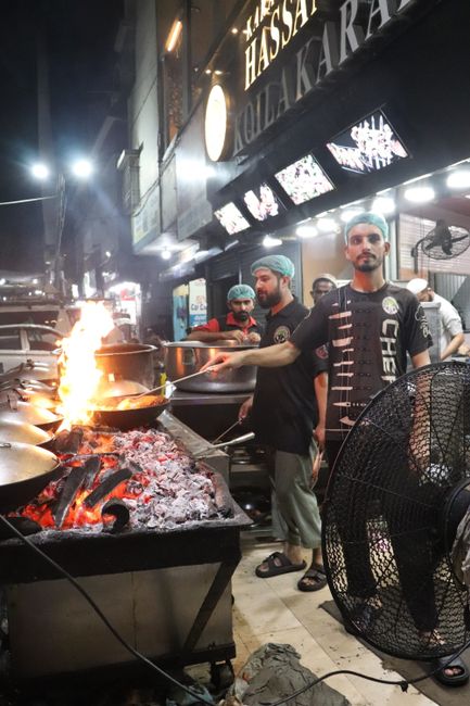 Karachi Food Street – Burns Road Vs. Boat Basin (which Wins?) Pakistan Travel & Culture