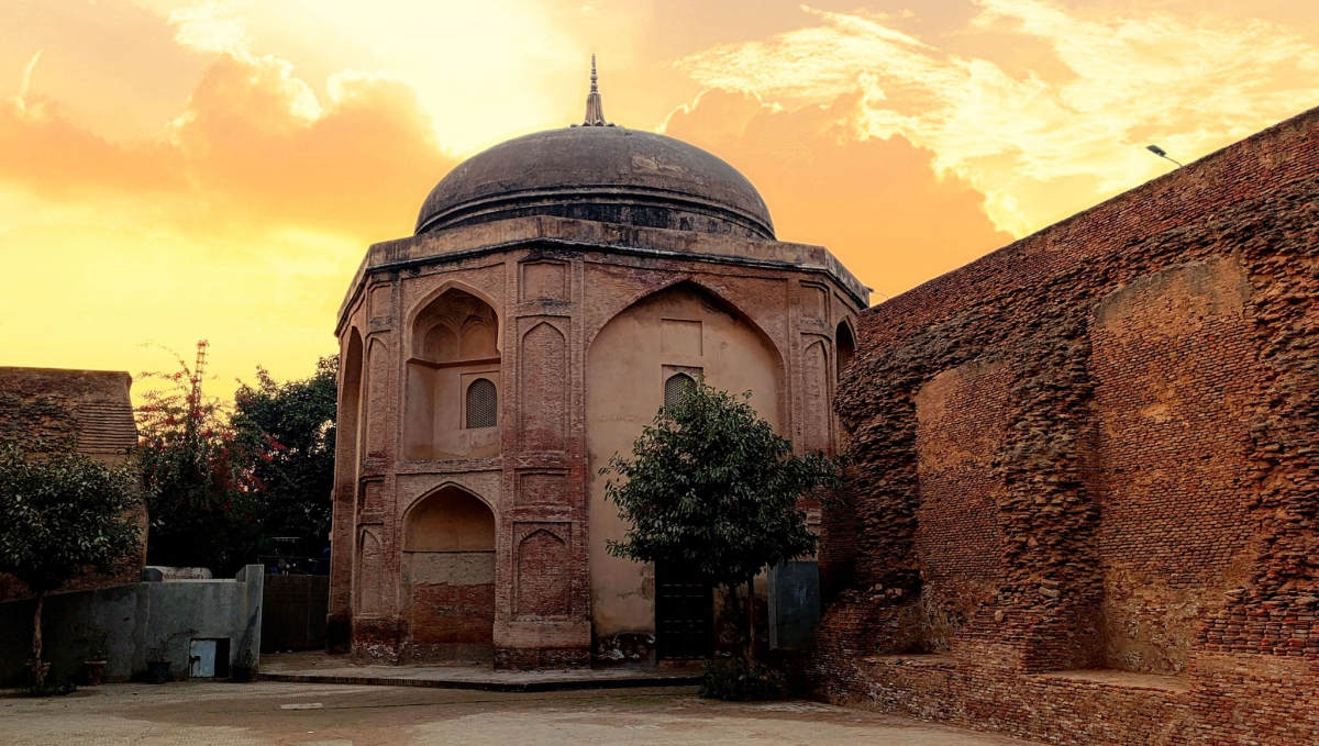 Tomb of Mir Chakar Khan Rind Satghara
